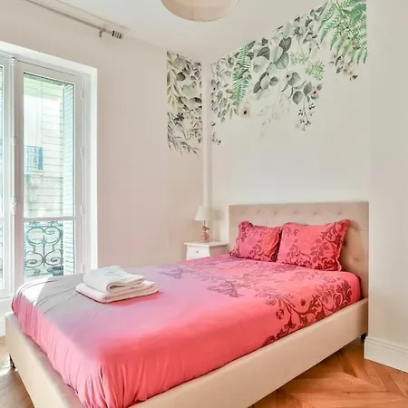 Gorgeous Next To The Champs-elysees Paris